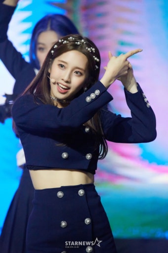 라잇썸 나영 '노래할 땐 귀엽게'[포토]