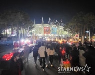 손흥민 보러 춘천에서 왔어요 추운 날씨도 녹인 A매치 열기 [★현장]