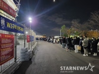 손흥민 보러 춘천에서 왔어요 추운 날씨도 녹인 A매치 열기 [★현장]