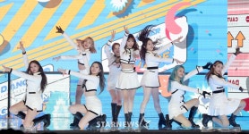 라잇썸 '상큼 가득한 무대'[포토]