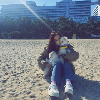 고소영, '장동건 뒷모습' 근황 공개..발랄한 가족여행[스타IN]