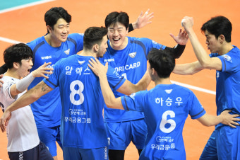 '6연승 질주' 우리카드 완벽 설욕, 선두 대한항공 상대 셧아웃→첫 승