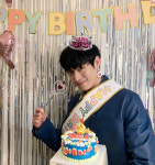 김영대, 공주 귀걸이도 잘 어울려..27살 행복한 생일