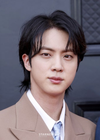 '그래미 줌인남' 방탄소년단 진, 화려한 컴백..완벽한 주인공