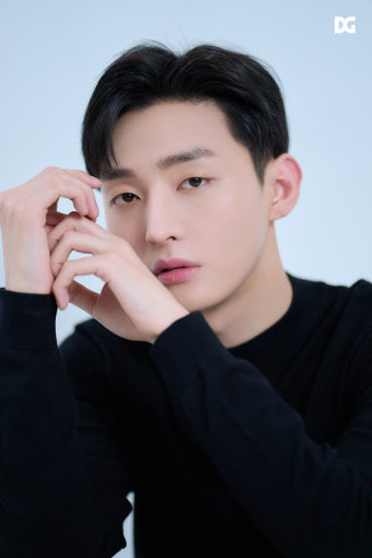 워너원 출신 윤지성, 신생 DG엔터 전속계약→이달 컴백[공식]