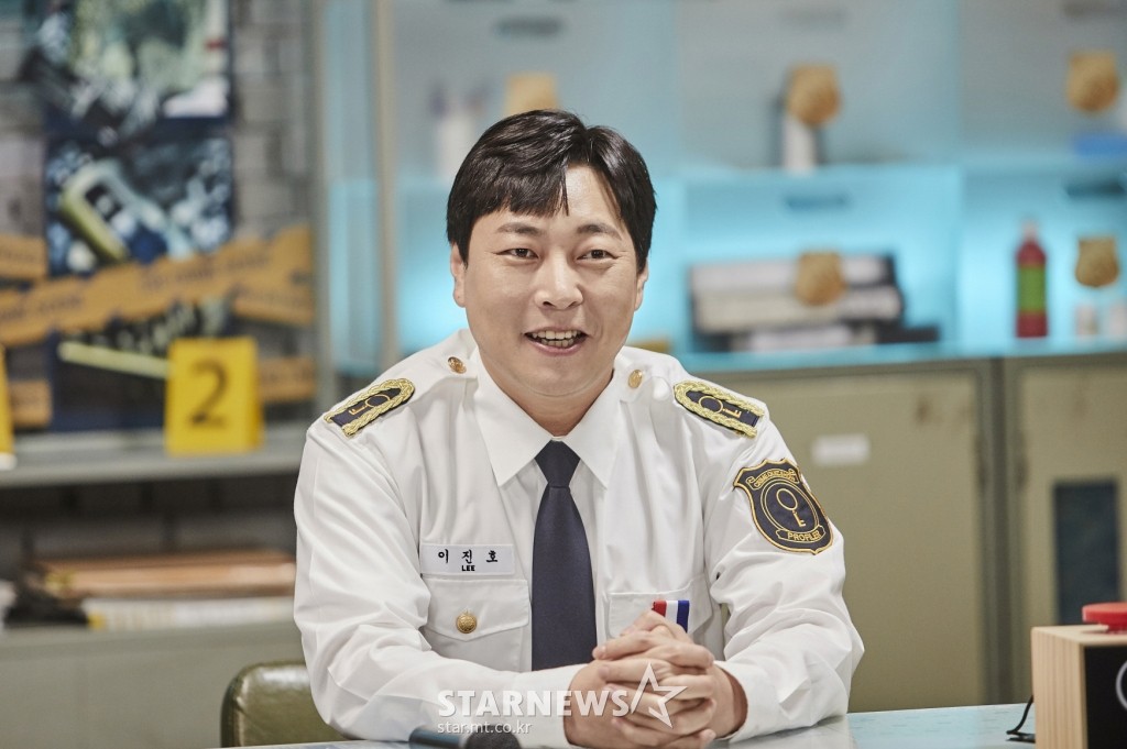 개그맨 이진호, 불법 도박 고백하며 경찰 출석 여도 사과화