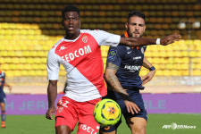 맨유 레이더에 걸려든 194cm 괴물... 21세 프랑스 센터백 노린다