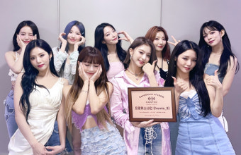 프로미스나인, '프롬 아워 메멘토 박스' 커리어 하이-한터차트 초동 인증패 수상