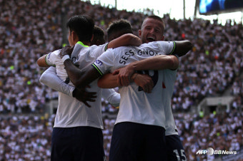 'SON 어시+골 폭풍'... 토트넘 4-1 대승! 개막전부터 화력 폭발 [EPL 리뷰]