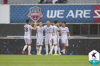 '통한의 동점골 실점' 수원FC, 김천과 2-2 무승부 [현장리뷰]