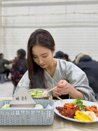 신세경, 아이유가 보낸 선물 자랑..