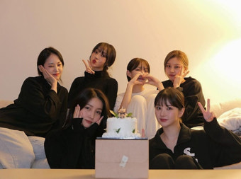 여자친구, 해체에도 8주년은 함께..한자리 모인 완전체