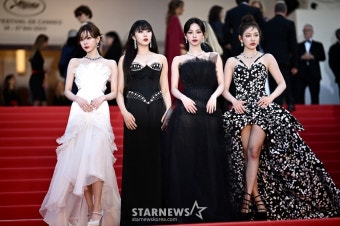에스파, 완전체로 칸 레드카펫 빛냈다..K팝 그룹 최초