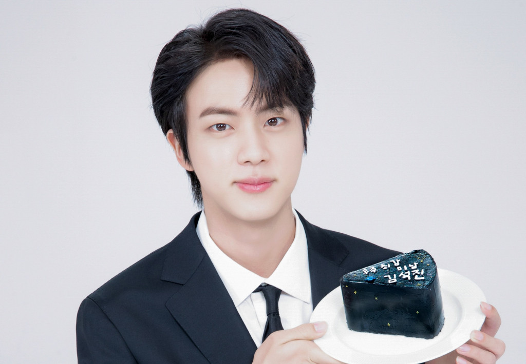 진, 2024 파리 올림픽 성화 봉송참여→어린 왕자로 무대서 빛나