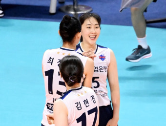 '표승주+육서영 38점 합작' IBK기업은행, GS칼텍스 셧아웃 완파+2연승 질주 [구미 현장리뷰]