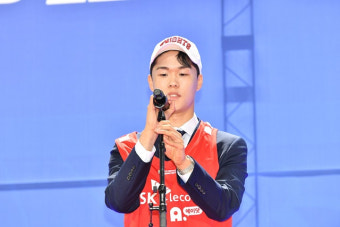'고려대-국대 포워드' 문정현 전체 1순위 영광, KT 유니폼 입었다 