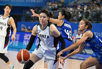 '드디어 첫 남북전' 196cm 박지수vs205cm 박진아, 자존심 건 女농구 에이스 대결 흥미롭다