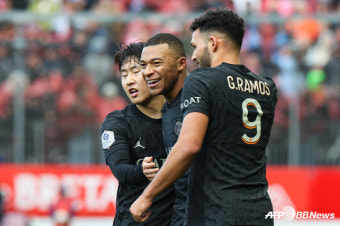 '이강인 위풍당당' 이주의 베스트11 선정, 왼쪽 측면 꿰찼다... PSG 3명 배출, 음바페-17세 특급 가세