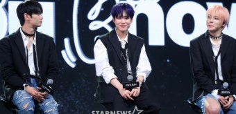 눈시울 붉어진 오메가엑스 휘찬[포토]