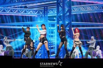 키스오브라이프 '파워 넘치는 괴물 신인'[포토]