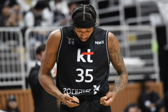 KT 패리스 배스, 올 시즌 KBL 첫 트리플더블 주인공... 팀 3연승+공동 3위 이끌었다