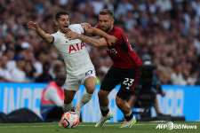 센터백이 풀백 뛰고, 35세가 주전 맨유 수비진 숨통 트인다... 잉글랜드 국대 루크 쇼 복귀 희소식