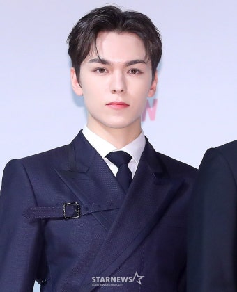 세븐틴 버논 '꽃미남의 심쿵 눈빛'[포토]
