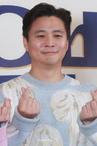 포즈 취하는 '배우반상회' 손창우 CP[포토]
