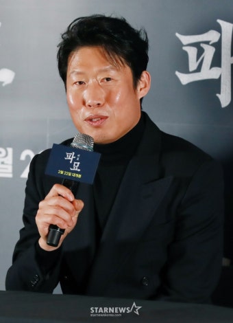 유해진 '파묘, 최고의 오컬트 무비'[포토]