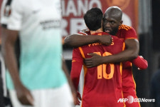 미토마 부상 이후 무득점 3연패→내리막길...브라이튼, 로마 원정 0-4 대패 디발라·루카쿠 골 폭발