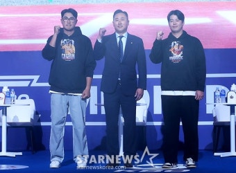 [포토] 노시환 '류현진 보유 구단입니다'