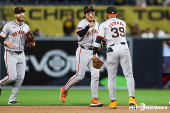 '단 3G 만에' 이정후 데뷔전 안타→멀티히트→홈런+3연속 타점쇼, SF 빅이닝 시발점 9-1 대승... SD 김하성은 무안타