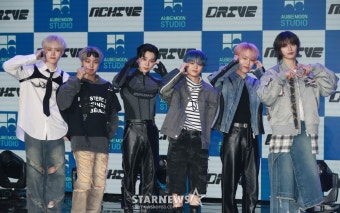 엔카이브 '데뷔 앨범 사랑해 주세요'[포토]