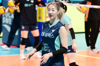 [공식발표] '3년 24억' 강소휘 최고대우 영입! 도로공사, '클러치박' 빈자리 완벽히 메웠다