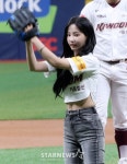 [포토] 연우 매끈한 복근 시구