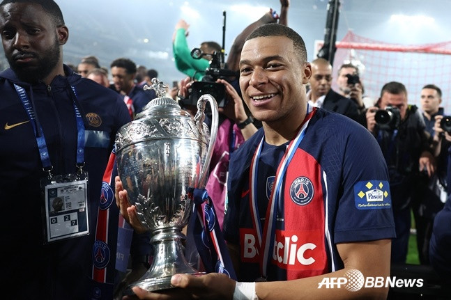 PSG, 이강인 부상 속 역전승으로 프랑스컵 결승 진출!