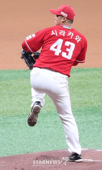 [포토] 시라카와 'KBO 리그 데뷔하는 날'