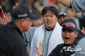 '마침내 4승' 류현진도 김경문 감독 선임 소식 듣자마자 긴장했다 