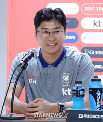 [포토] 김도훈 감독 '손흥민을 믿어요'