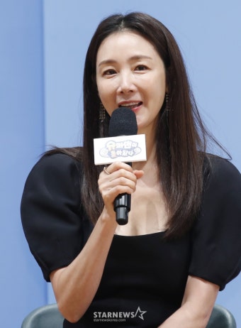최지우 