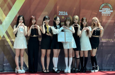 유니스, 亞 스타 대상 수상..데뷔 첫 트로피 영광
