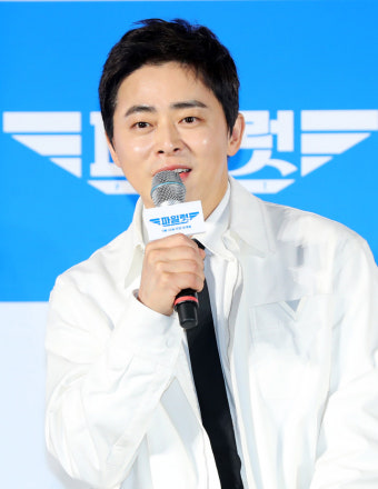 '파일럿' 조정석, 여장 파격 변신 