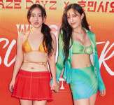 조현아, 효민과 한뼘 비키니 투샷..섹시美 대폭발