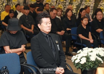 故 현철 영결식 '슬픔에 잠긴 태진아'[포토]