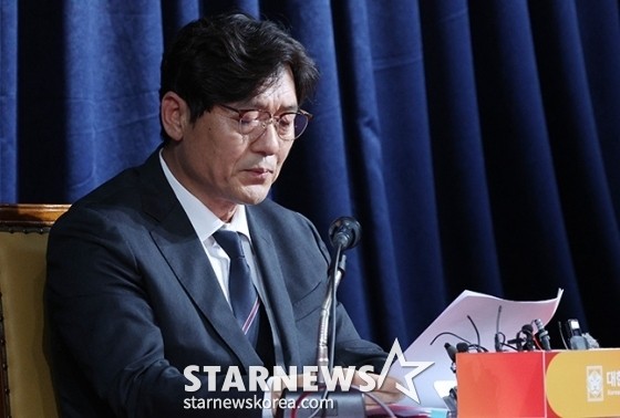 축구대표팀 감독 선임 과정 논란, 홍명보 감독 주장과 국회 의혹 조사 진행