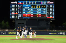 28안타 30득점 두산 미쳤다! 1위 KIA 상대 KBO 새 역사, 역대 한 경기 최다 득점-최다 점수 차 기록 경신