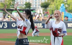 [포토] 지헌-하영 KIA 승리요정