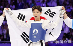 금빛 발차기 벌써 터졌다! 박태준, 16년 만에 男 태권도 금메달... 58㎏급 최초 우승했다 [파리 2024]