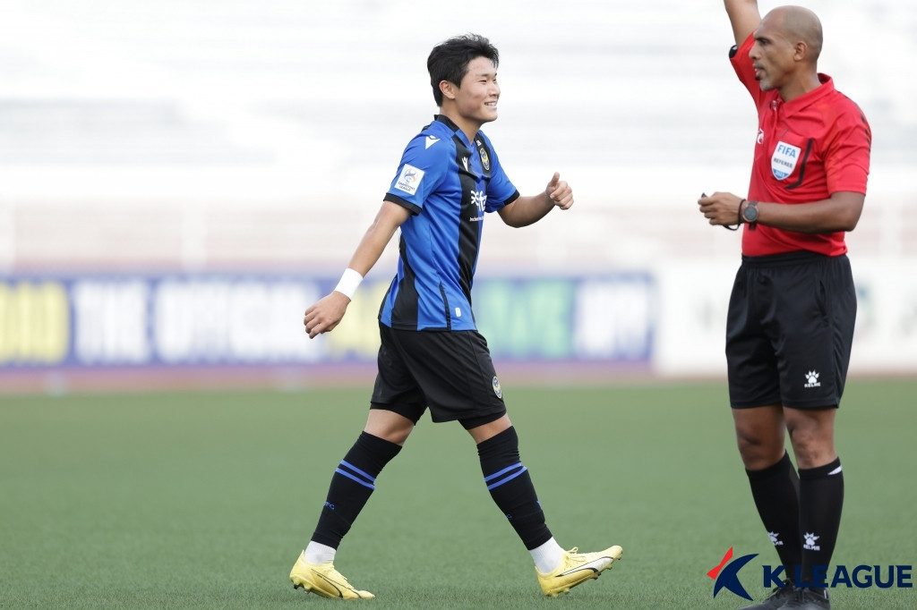 전북, 미래를 대비한 수비력 강화! 유망주 최우진 영입으로 팀 성장 도모!