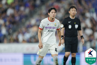 1·2위 뒤집혔다! 울산, 강원에 2-0 완승 '강윤구+아타루 연속골'... 양민혁·황문기 교체 출전[울산 현장리뷰]
